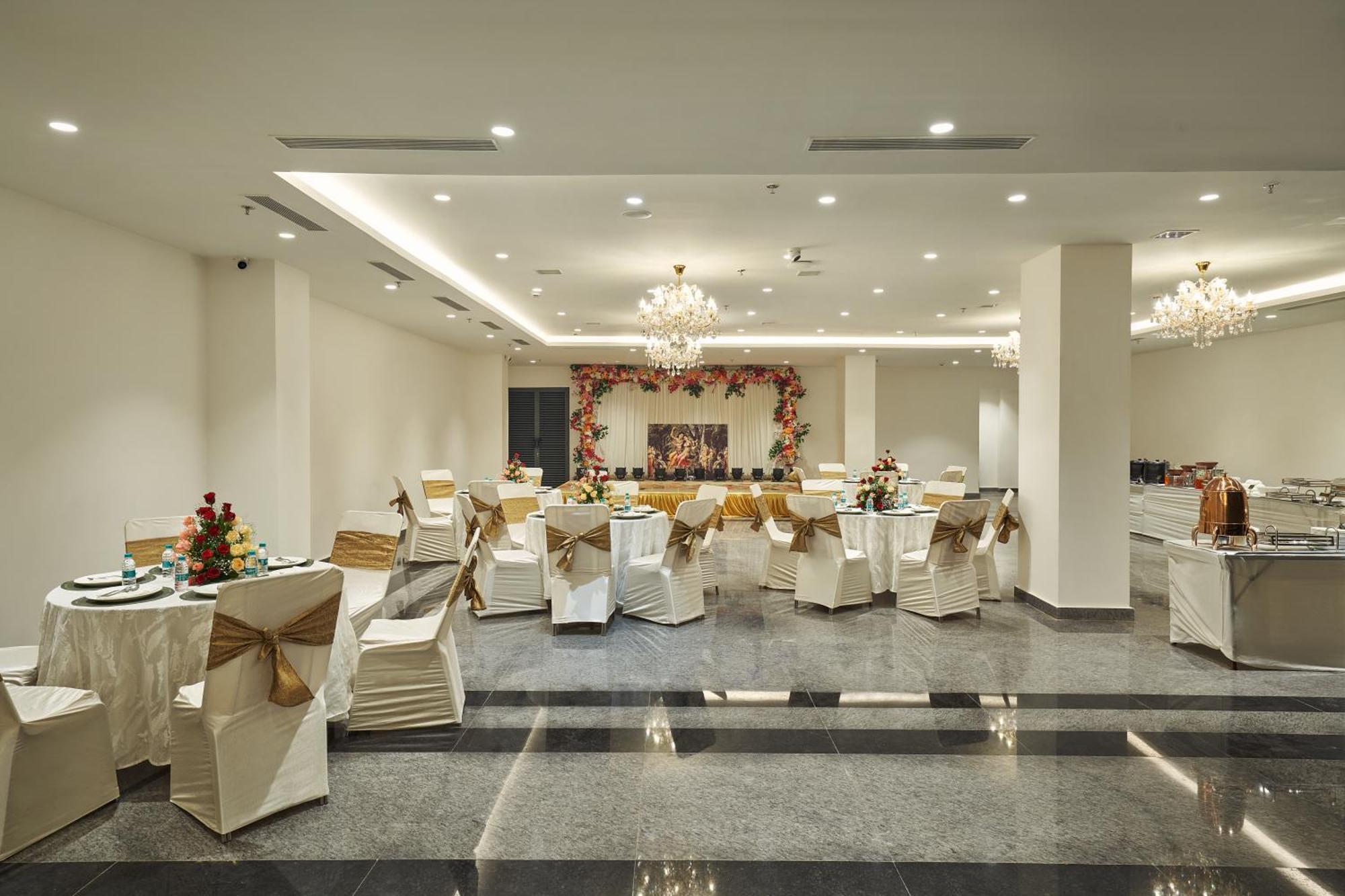 Triptam Vrindāvan Buitenkant foto